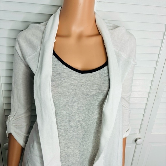 2/$25 EXPRESS White Open Front Lightweight Cardigan Size Medium - Picture 2 of 8
